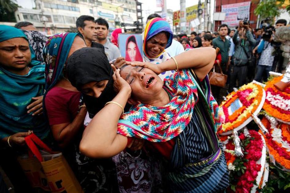 Relatives of victims killed in Rana Plaza building collapse in 2013, mourn at the site during the fourth anniversary of the collapse in Savar, on the outskirt of Dhaka, Bangladesh, April 24, 2017. REUTERS/Mohammad Ponir Hossain