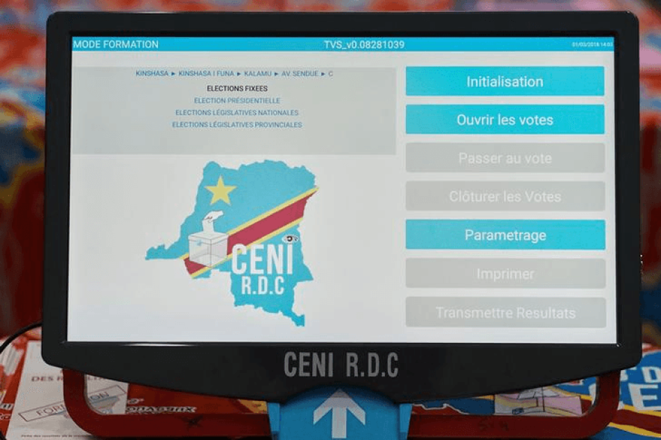 Une machine à voter électronique au siège de la commission électorale de la RD Congo (CENI) à Kinshasa, en République démocratique du Congo, le 1er mars 2018.