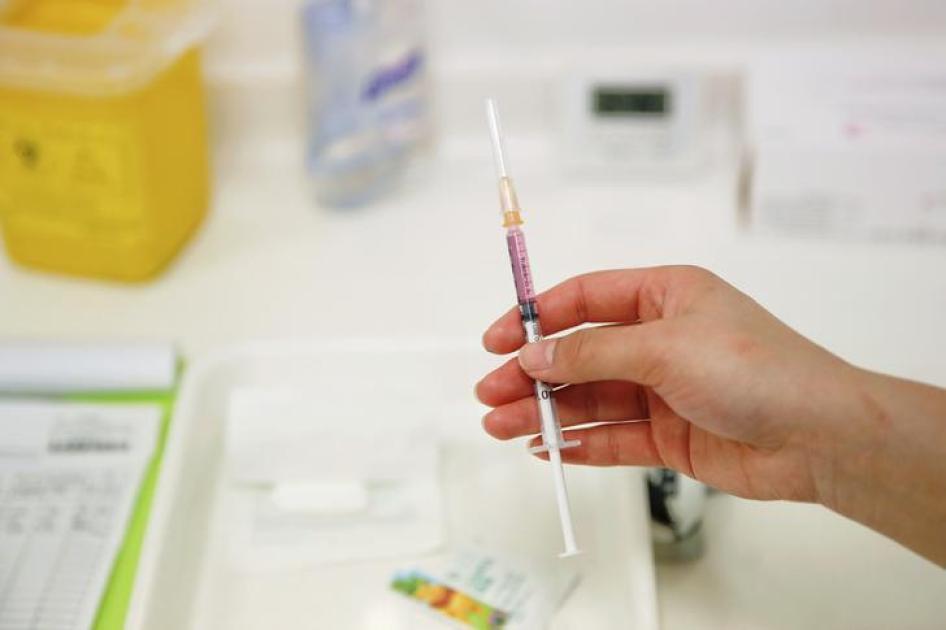 A nurse prepares a vaccine to be given to a child in a hospital in Beijing, China, April 13, 2016. REUTERS/Damir Sagolj