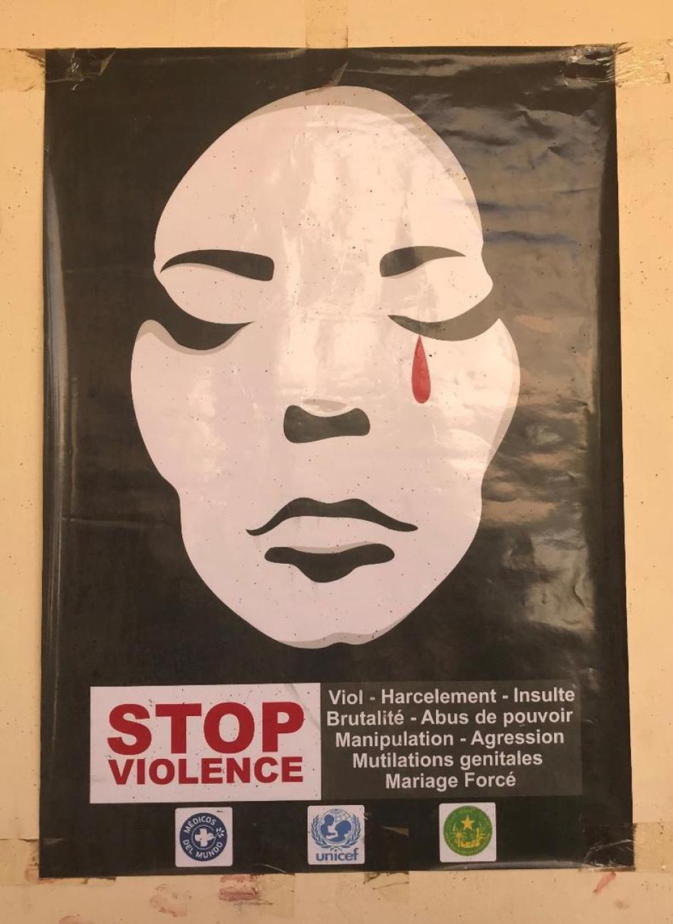 Affiche de sensibilisation aux violences fondées sur le genre, parrainée par le Fonds des Nations Unies pour l’enfance (UNICEF).