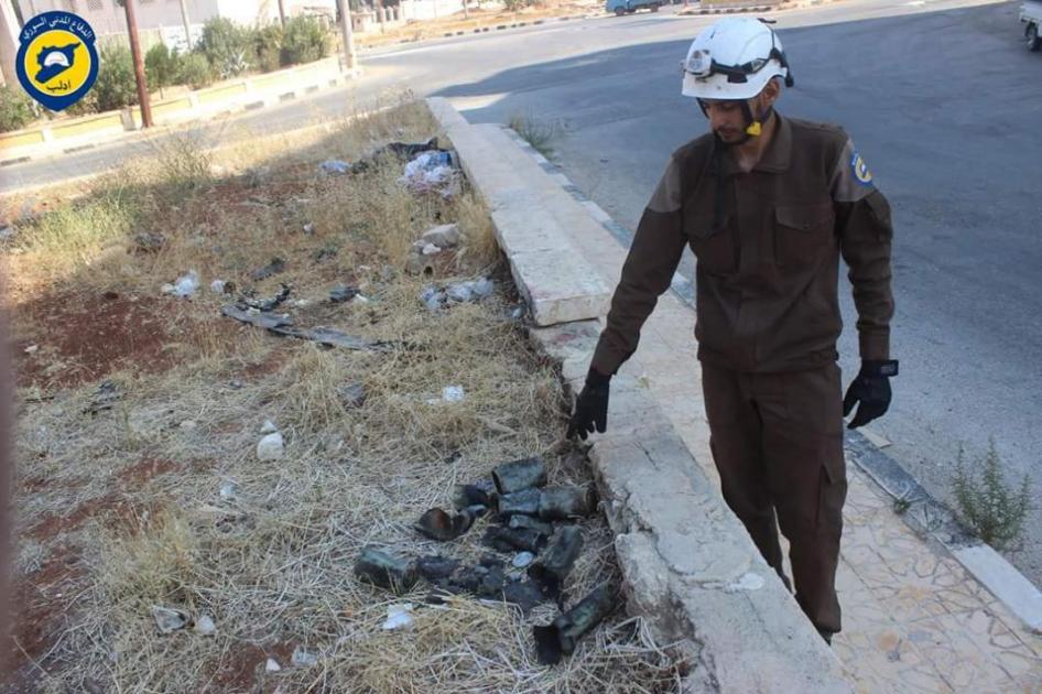 Restes de sous-munitions ZAB2.5SM après une attaque à l'arme incendiaire contre la ville d'Idlib, le 7 août 2016.