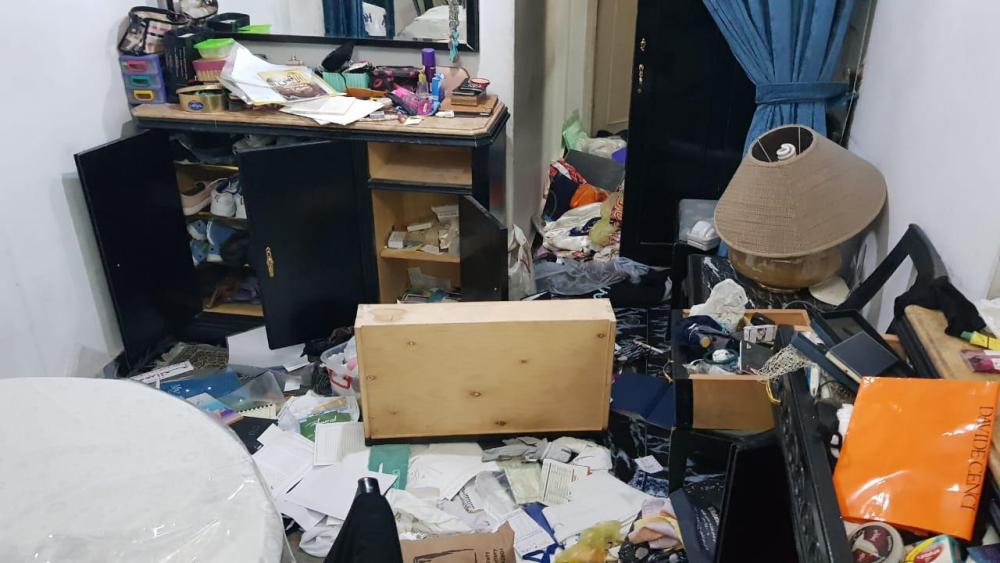 صور تظهر ما تقول العائلة إنها حالة المنزل بعد اقتحام البوليس له للقبض على المحامية هدى عبد المنعم. 