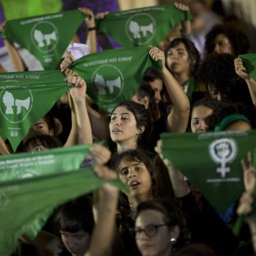 Manifestantes a favor de la legalización del aborto en Río de Janeiro, Brasil, el 8 de agosto de 2018. © 2018 AP Photo/Silvia Izquierdo 