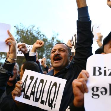 Tofig Yagublu holds a sign calling for freedom at an unsanctioned opposition protest, November 3, 2017. 