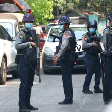 202106asia_myanmar_police_kamayut_court