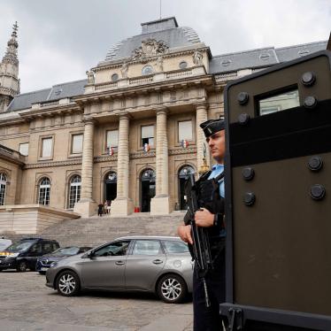 A French gendarme stands guard at Paris' criminal courthouse, August 26, 2022. 
