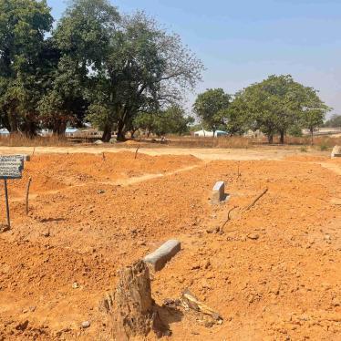 Fosse commune à Doma LGA, dans l'État de Nasarawa, au Nigeria, où sont enterrées 31 personnes décédées à la suite de la frappe aérienne. Photo prise le 14 mars 2023.