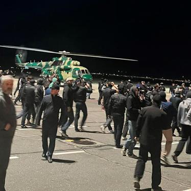 A mob of people at an airport