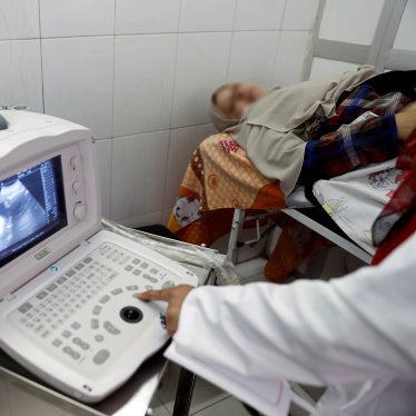  A doctor examines a pregnant woman at a hospital in the province of Fayoum, southwest of Cairo, Egypt February 19, 2019.