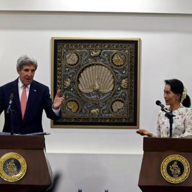 缅甸国务资政昂山素季和美国国务卿克里出席联合新闻发布会，缅甸内比都，2016年5月22日。
