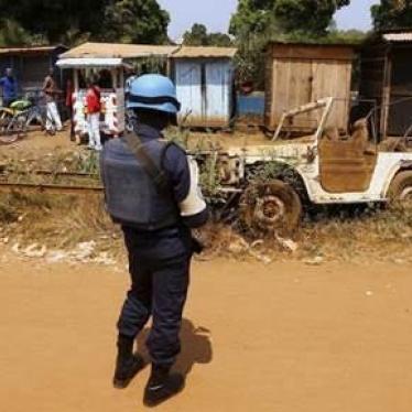 A United Nations peacekeeper stands alongside a road during Pope Francis' visit to the capital Bangui, November 29, 2015. © 2015 Reuters