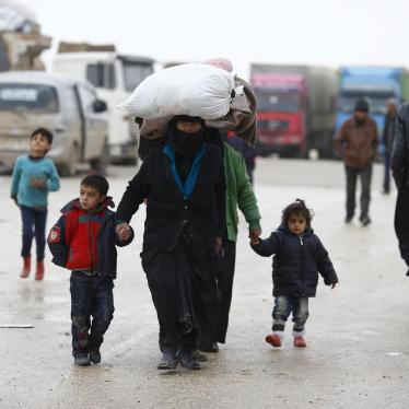 Syrians arrive at a camp for internally displaced persons on the outskirts of Azaz town, 5 kilometers south of Bab al-Salam and Turkey’s closed Öncüpınar border post on February 6, 2016. 