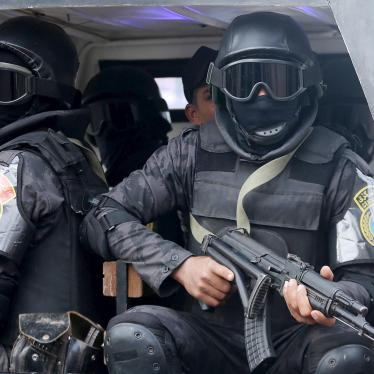 Members of security forces keep watch in Tahrir Square during the fifth anniversary of the uprising that ended the 30-year reign of Hosni Mubarak in Cairo, Egypt, January 25, 2016.